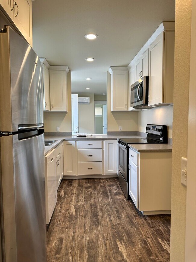 Building Photo - 207/209 Morton St