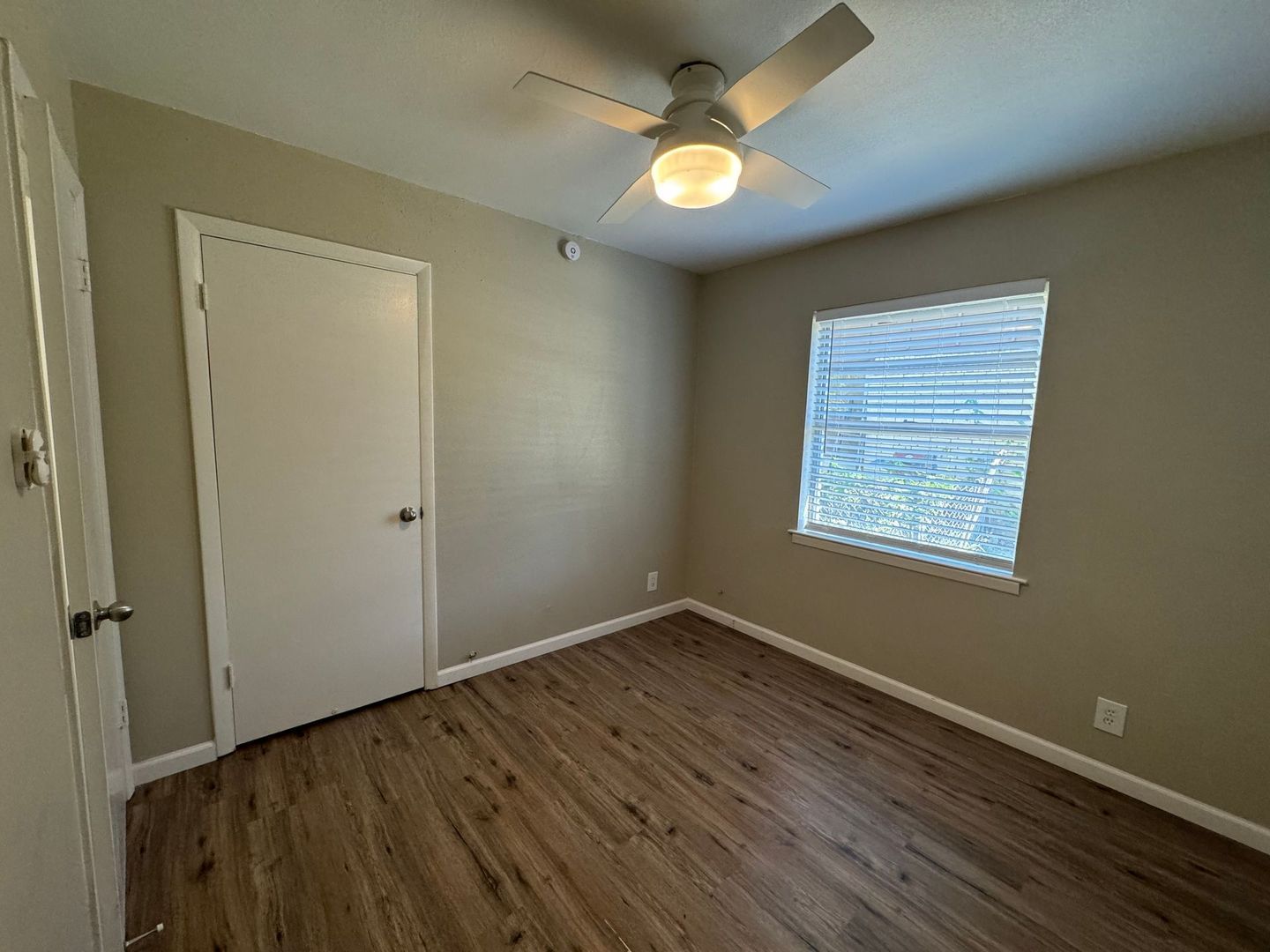 Building Photo - 2624 Woodlawn Dr