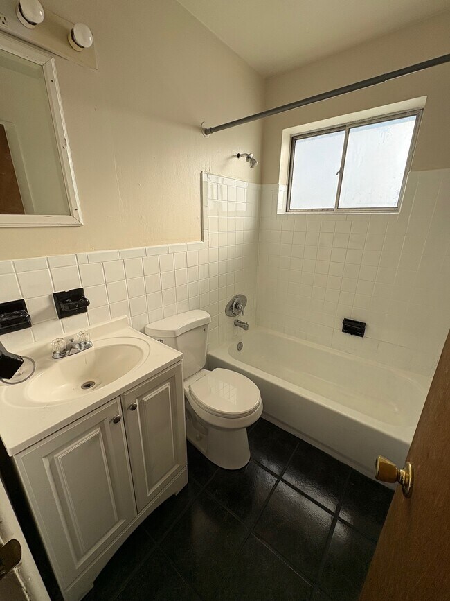 Building Photo - 9111 Northcrest Ln