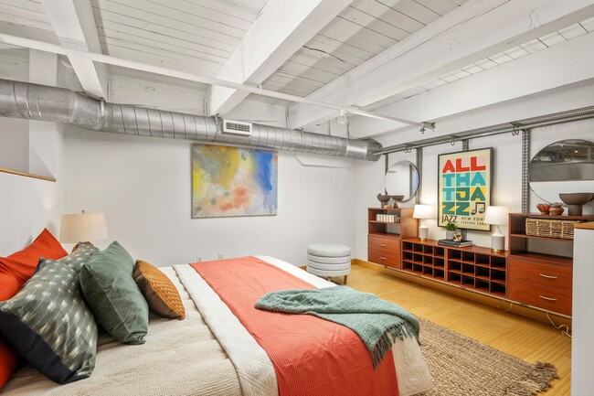 Building Photo - Gorgeous loft in a converted window factor...