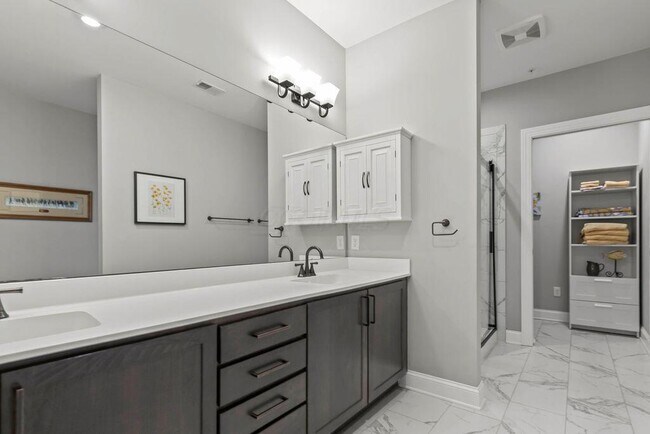 Building Photo - 5339 Highpointe Lakes Dr