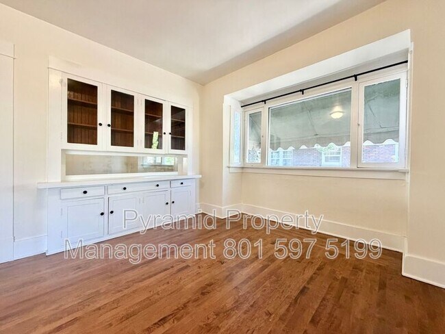Building Photo - 1534 Garfield Ave S