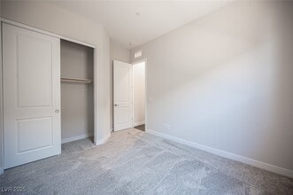 Building Photo - 117 Royal Cascade Ave