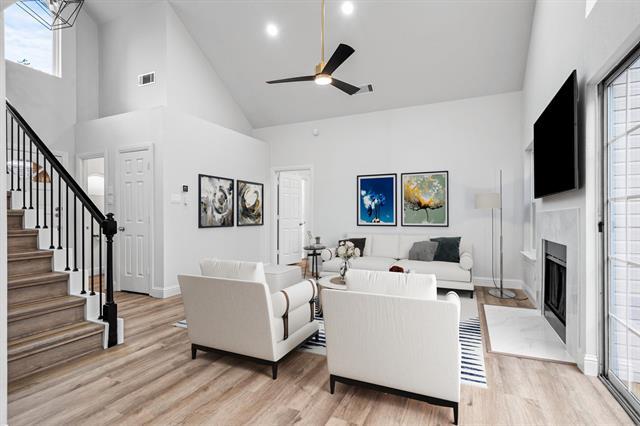 Building Photo - 9424 Blue Jay Way