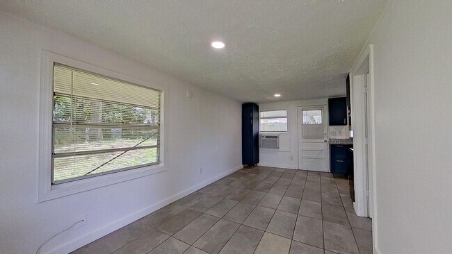 Building Photo - Tiny House Big Yard
