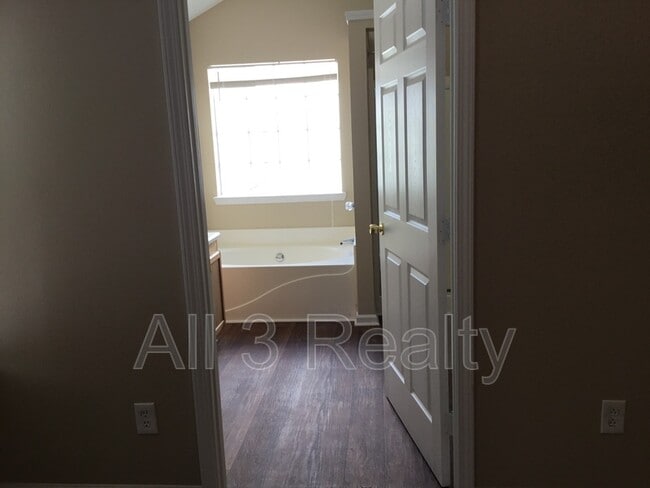 Building Photo - 4132 Ravenwood Ct