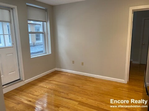 Building Photo - 220 Hanover St