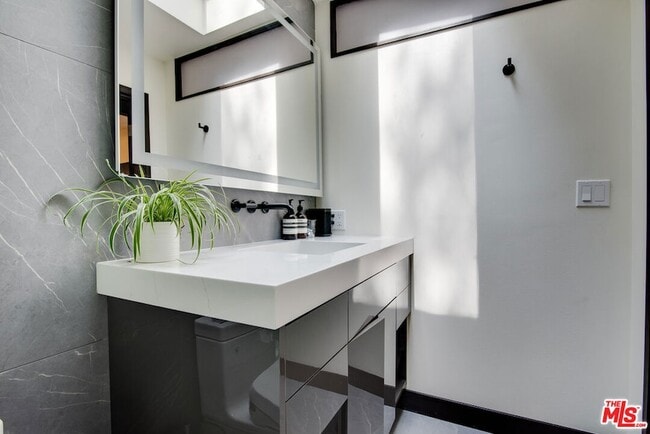 Building Photo - 9624 Yoakum Dr