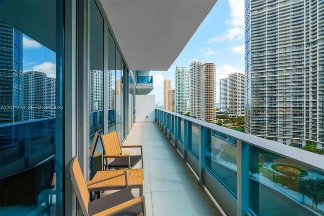 Building Photo - 200 Biscayne Blvd Way