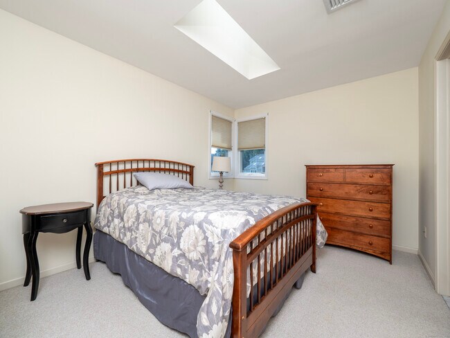 Building Photo - 12 Boulevard Dr