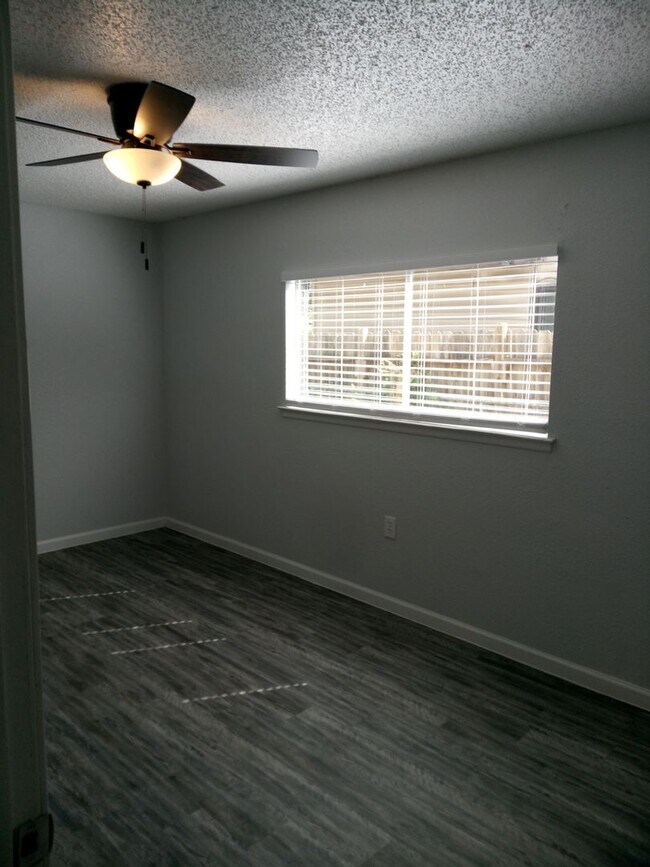 Building Photo - Stylish 3-Bedroom Home in Northwest San An...
