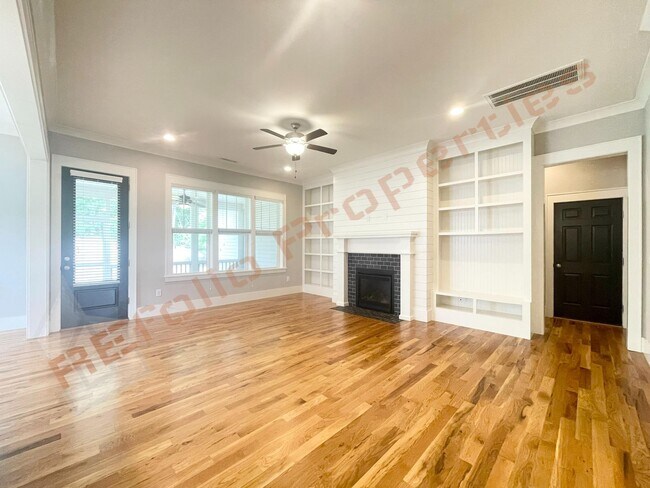 Building Photo - 413 Ancient Oaks Dr