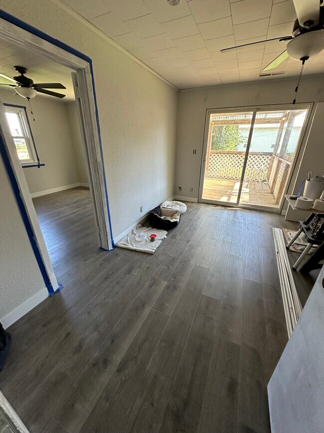 Room 2 - 240 W 8th Ave