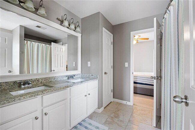 Building Photo - 227 Oakwind Pointe