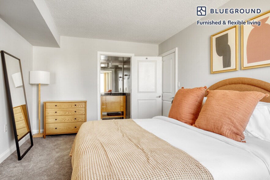 Building Photo - 4835 Cordell Ave