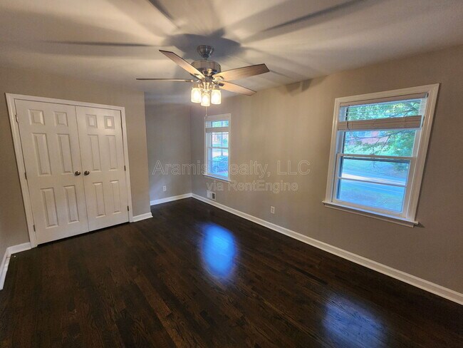 Building Photo - 2689 Collier Dr NW