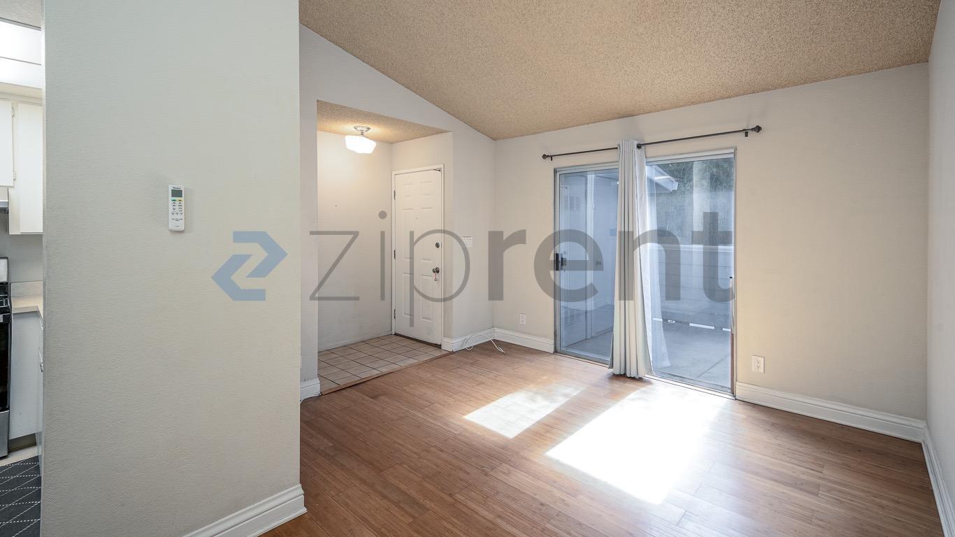 Building Photo - Unit
