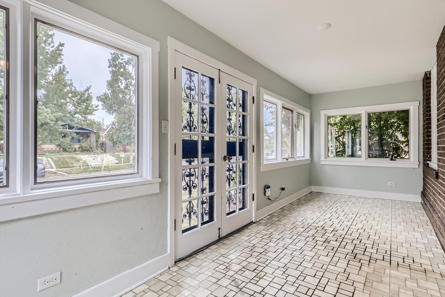 Building Photo - Sophisticated Highlands home walkable to p...