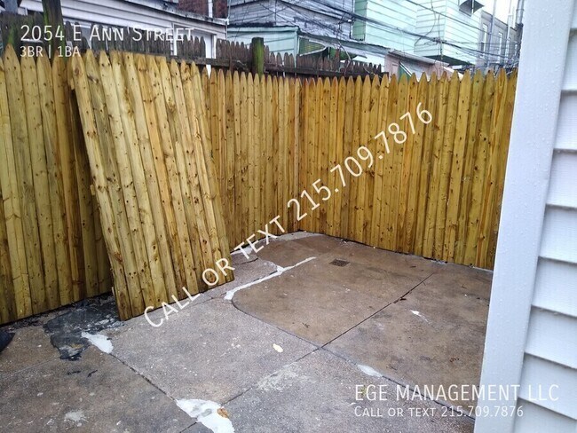 Building Photo - 2054 Ann St