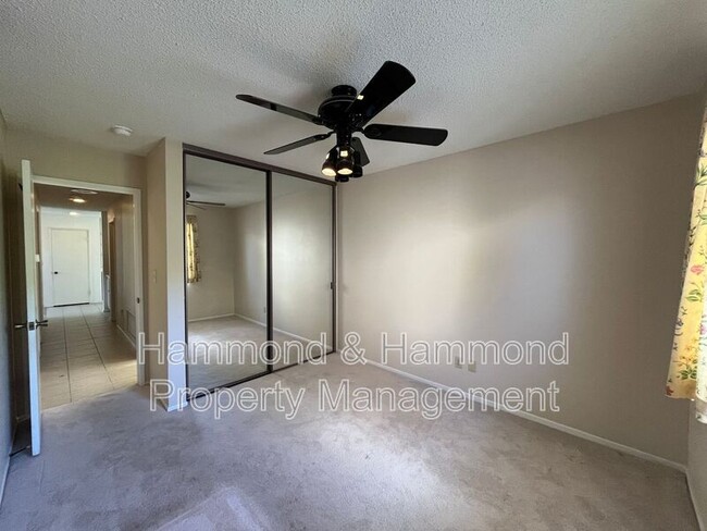 Building Photo - 11735 La Tierra Ct