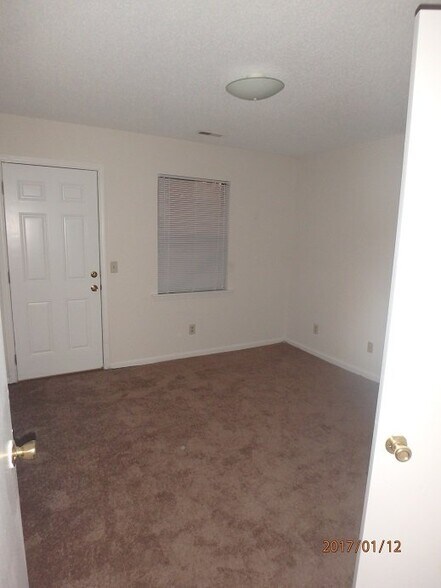 Building Photo - 3200 Summer Pl