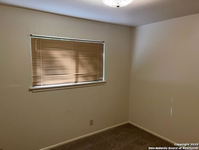 Building Photo - 608 Marilyn Dr