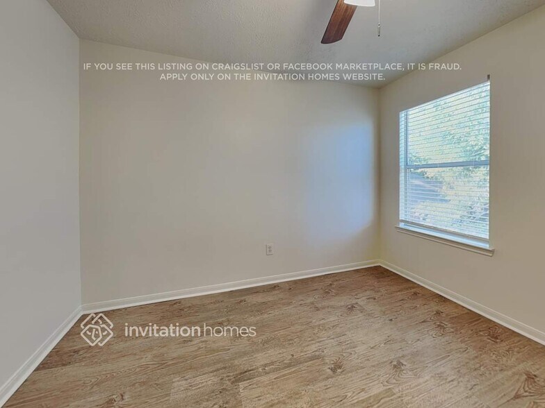 Building Photo - 28631 Hidden Lake W