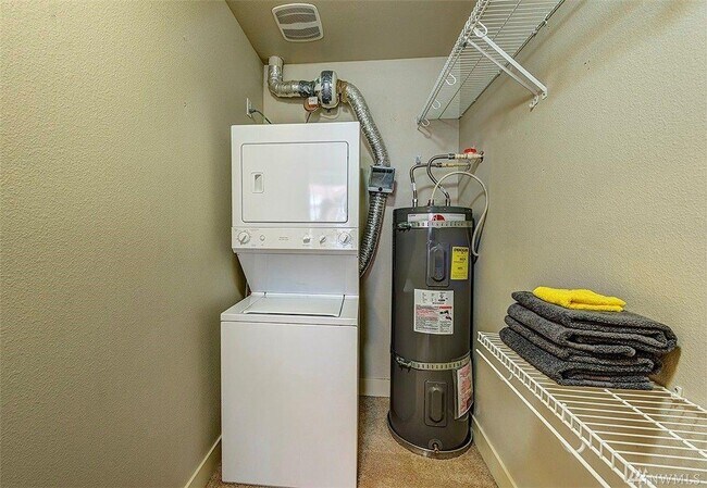 Building Photo - 410 NE 70th St