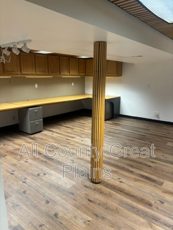 Building Photo - 6101 W 58th St