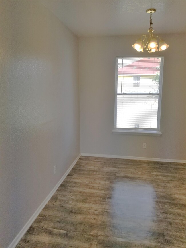 Building Photo - 2506 Caprice Dr