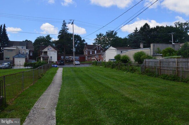 Building Photo - 430 S Matlack St