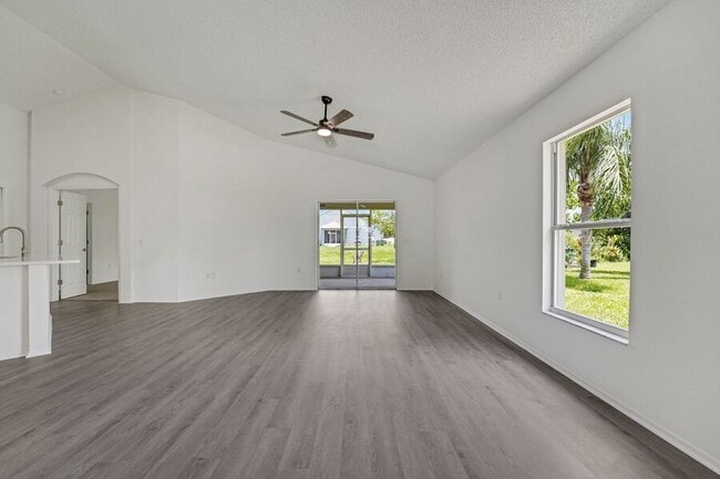 Building Photo - 529 Terranova Cir