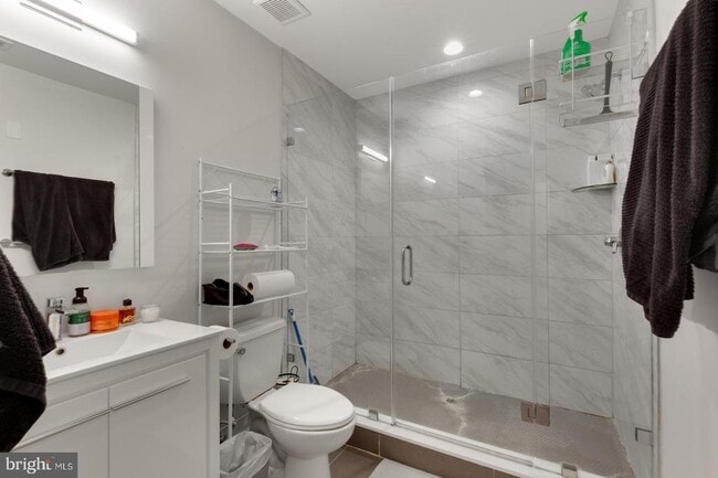 Building Photo - 385 Martin St