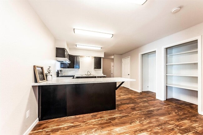 Building Photo - 123 S Carroll St