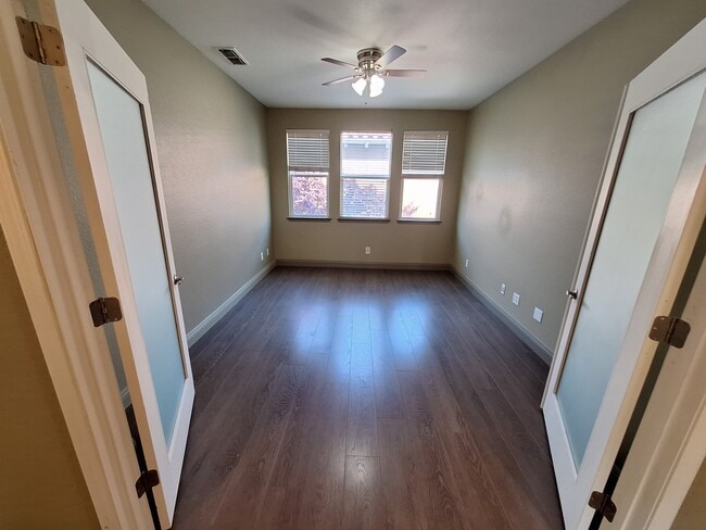 Building Photo - 5424 Knotty Pine Way