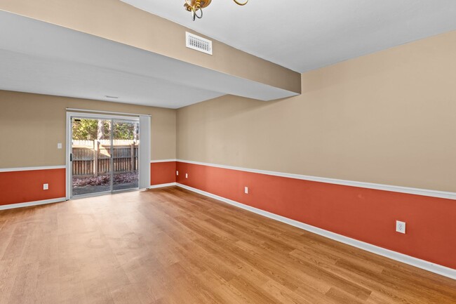 Building Photo - Beautifully Remodeled 3-Bedroom Townhouse ...