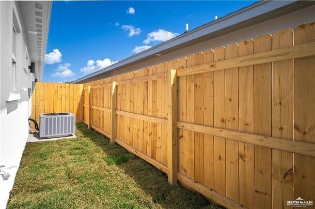 Building Photo - 18 N Onyx Ave