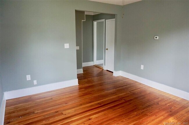 Building Photo - 15 Crofut Pl