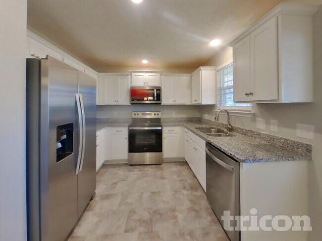 Building Photo - 716 Cedar Ln