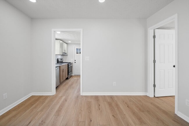 Building Photo - COMPLETELY RENOVATED 4BR HOME - MOVE-IN SPECIAL