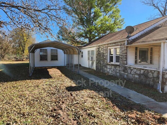 Building Photo - 311 S Cash