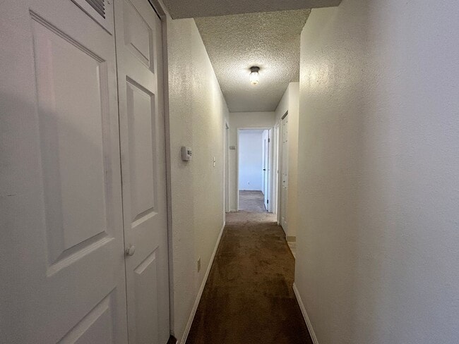 Building Photo - 140 E Highline Cir