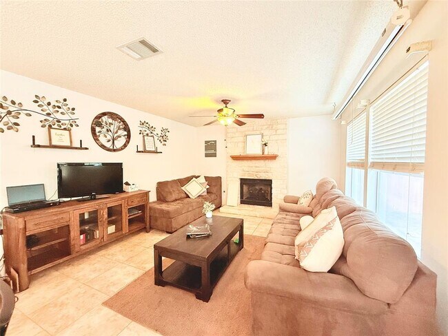 Building Photo - 1407 Deer Ledge Trail