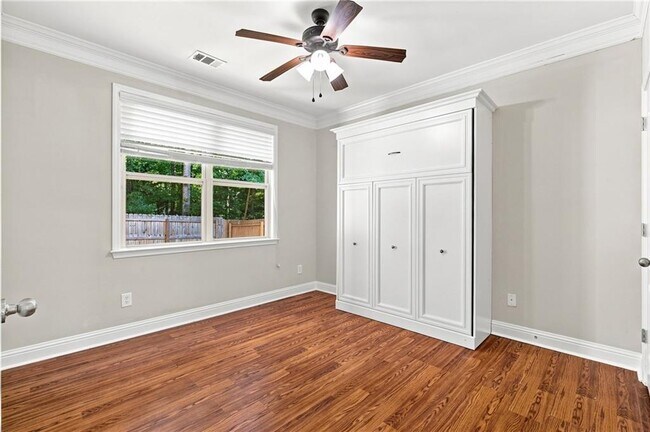 Building Photo - 3135 Carrick Rd