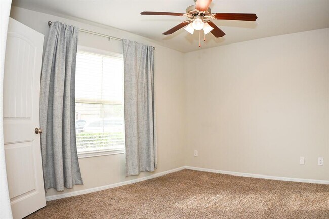 Building Photo - 29354 Dunns Creek Ct