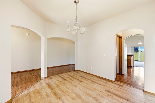 Building Photo - Vaulted Ceilings, A/C & Fully Fenced Yard – Beautiful 3-Bedroom Olympia Home!