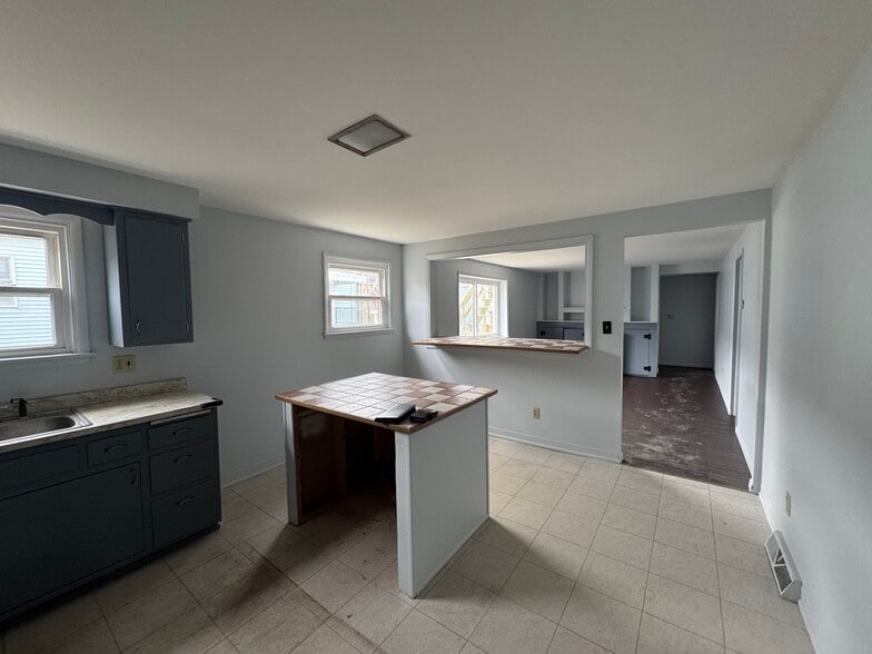 Kitchen - 4400 Jacob St