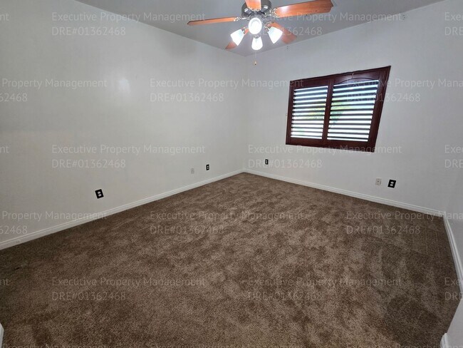 Building Photo - 3 bedroom/ 2.5 bathroom 2 story home.