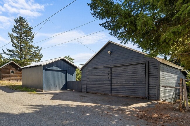 Building Photo - Inviting 3 Bed, 1 Bath Home in Roslyn, Whe...