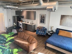 Building Photo - 1403 Corinth St